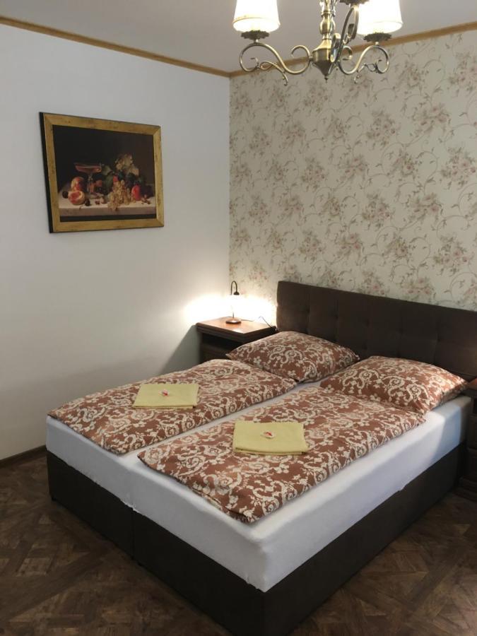 Bynovecky Zamecek Hotel Ngoại thất bức ảnh