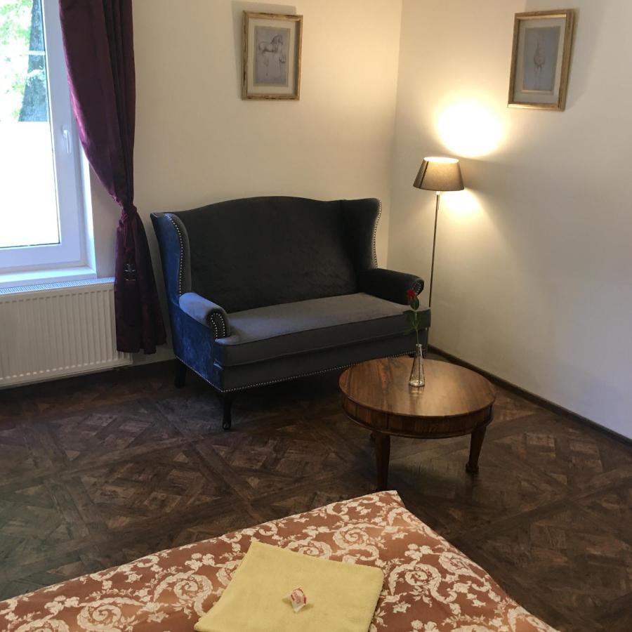 Bynovecky Zamecek Hotel Ngoại thất bức ảnh