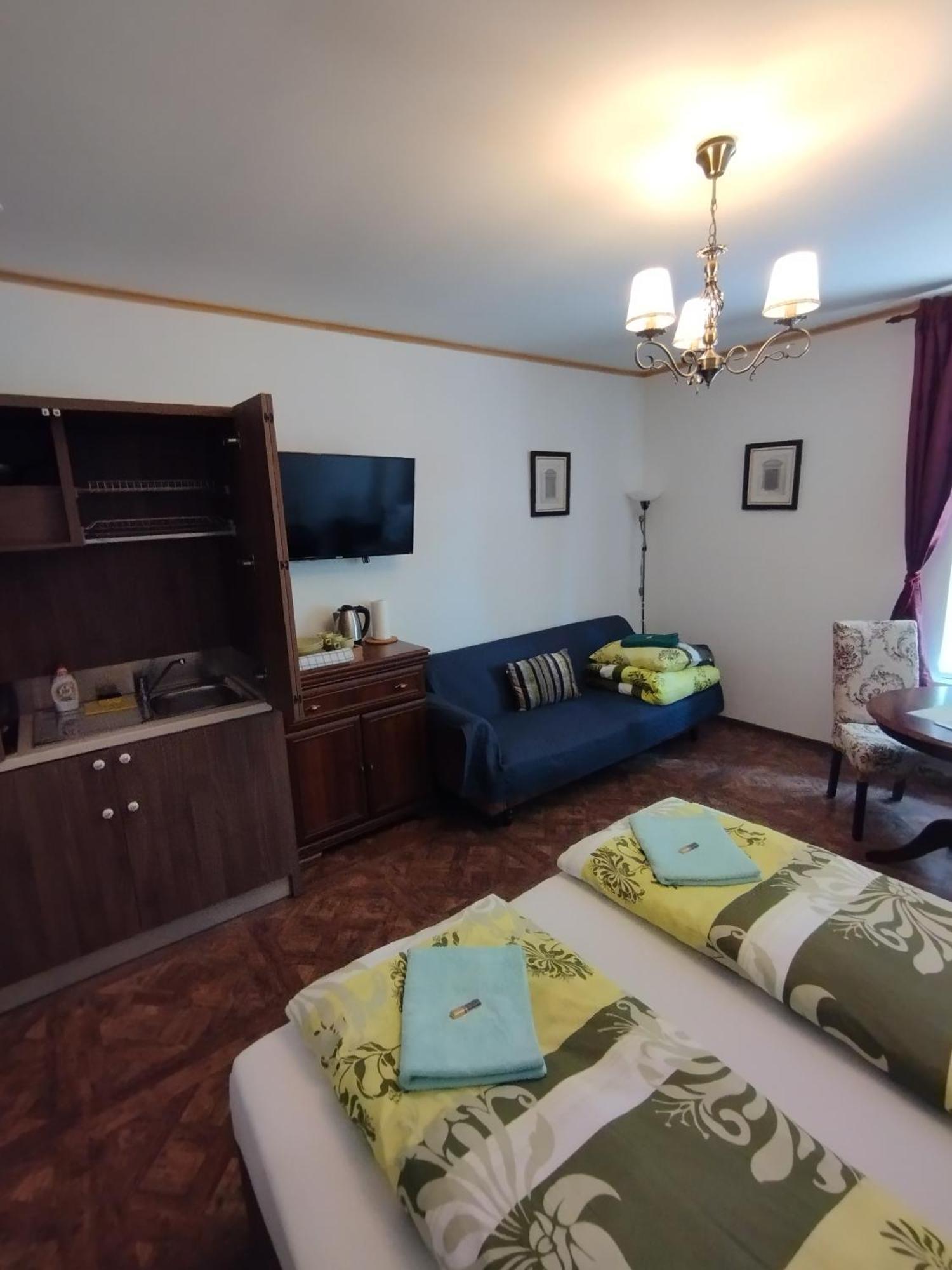 Bynovecky Zamecek Hotel Ngoại thất bức ảnh