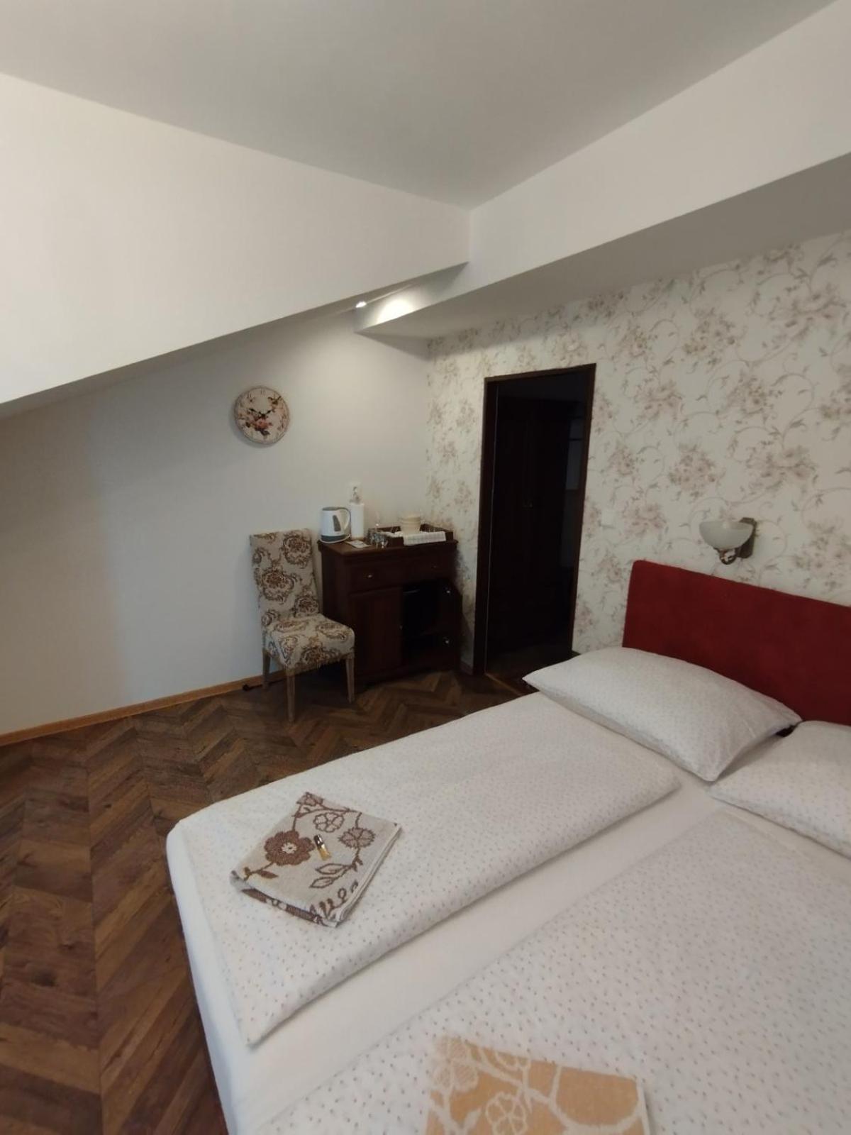 Bynovecky Zamecek Hotel Ngoại thất bức ảnh