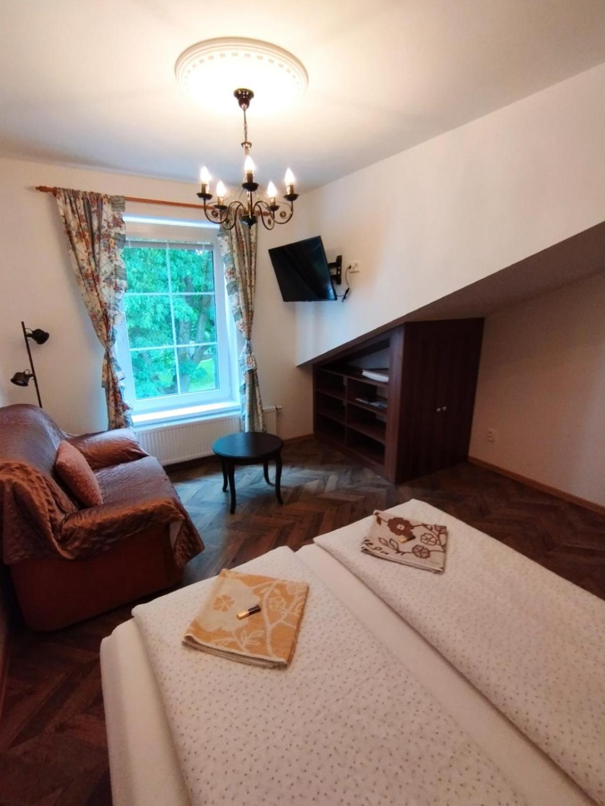 Bynovecky Zamecek Hotel Ngoại thất bức ảnh