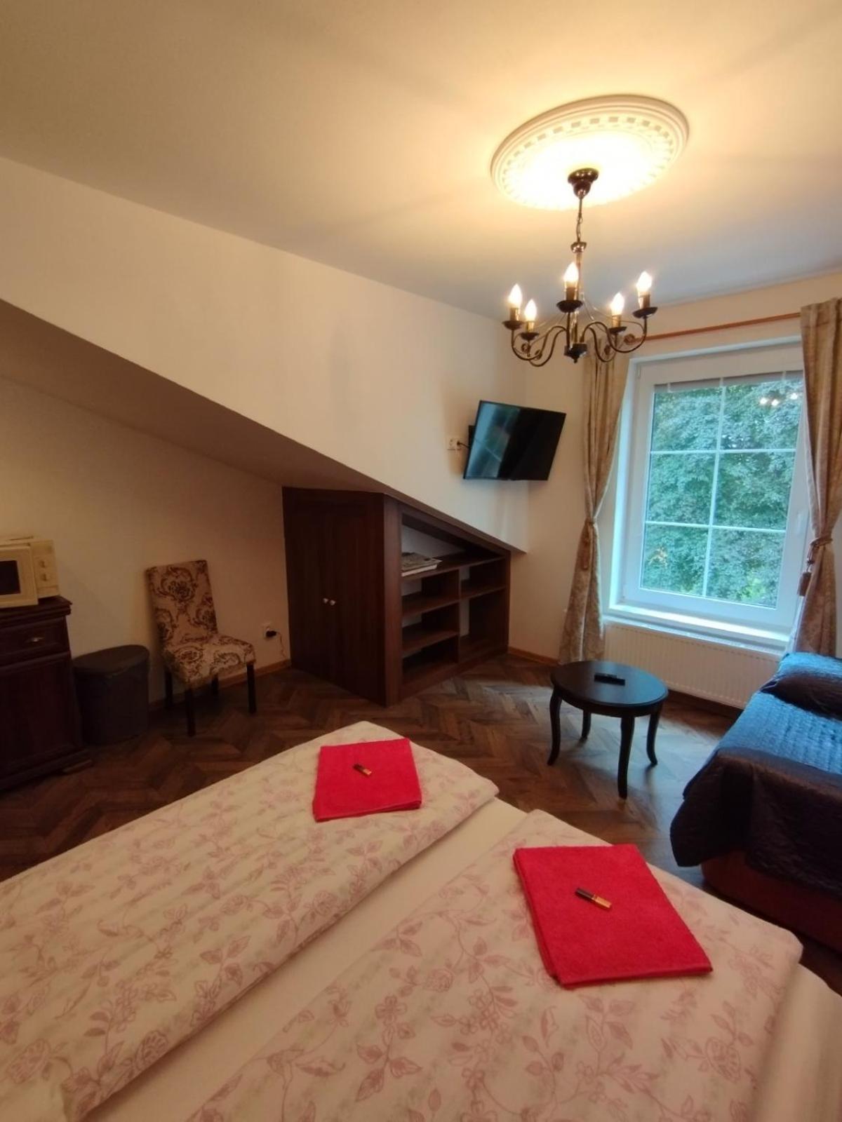 Bynovecky Zamecek Hotel Ngoại thất bức ảnh