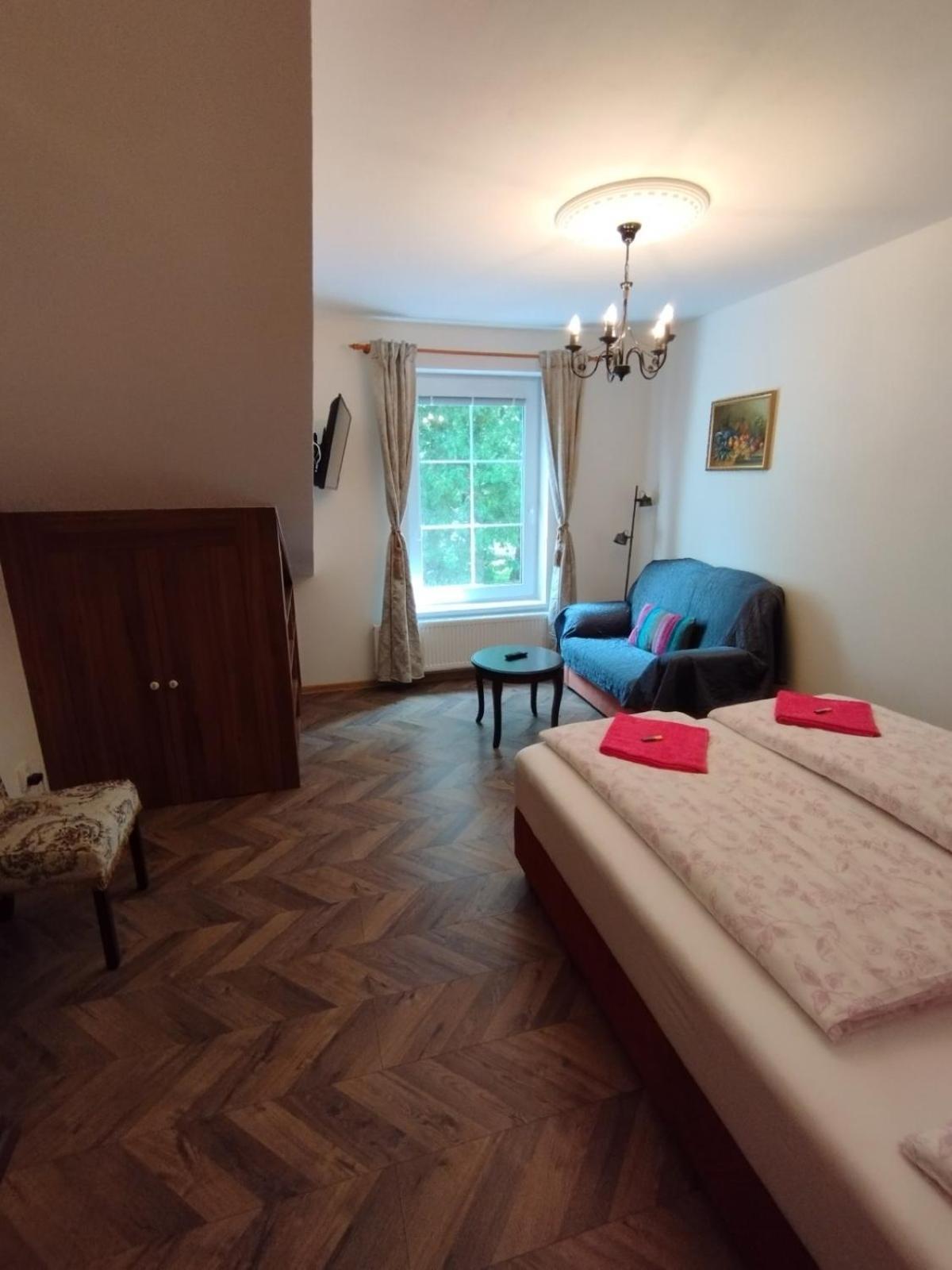 Bynovecky Zamecek Hotel Ngoại thất bức ảnh