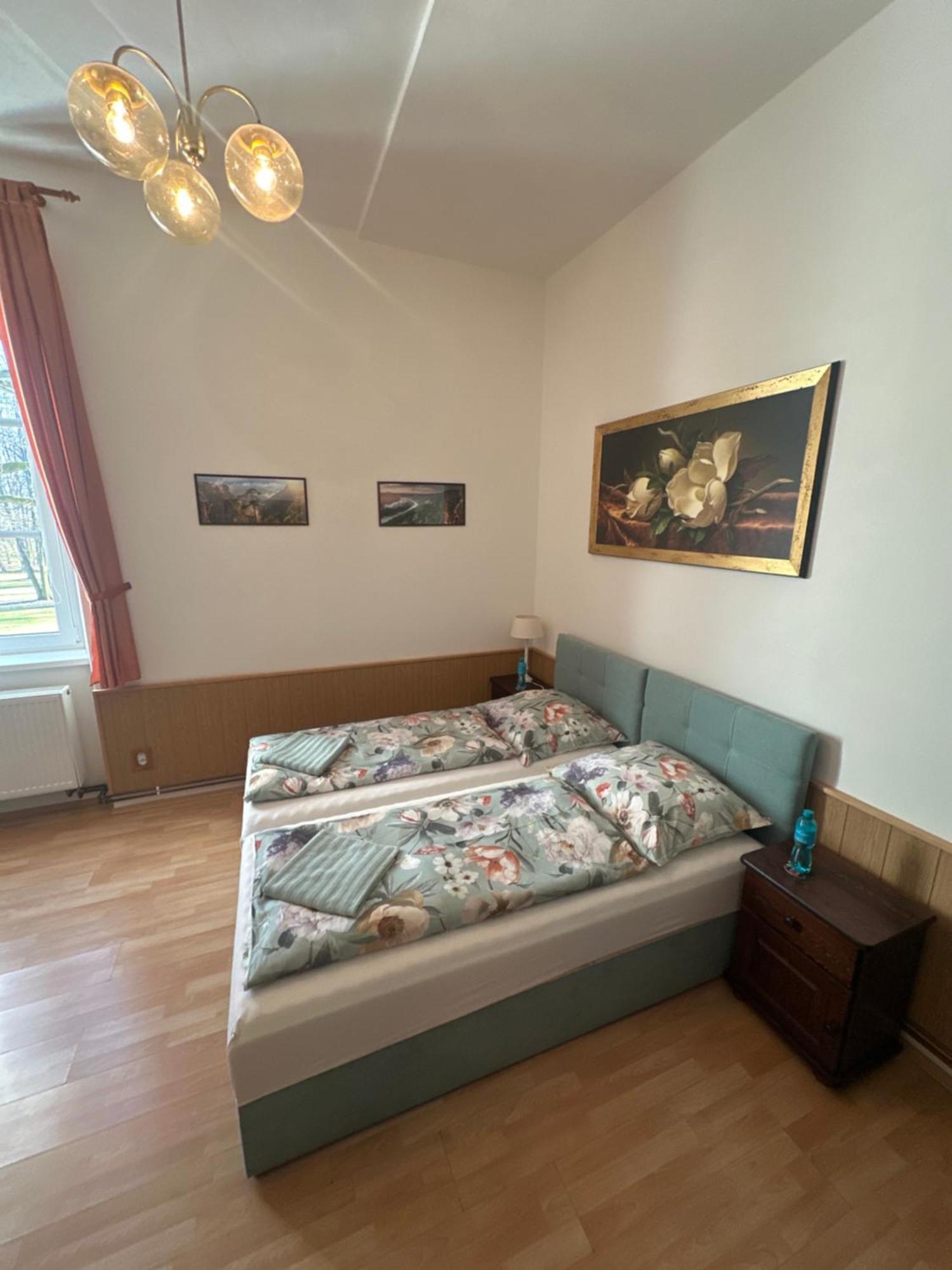 Bynovecky Zamecek Hotel Ngoại thất bức ảnh