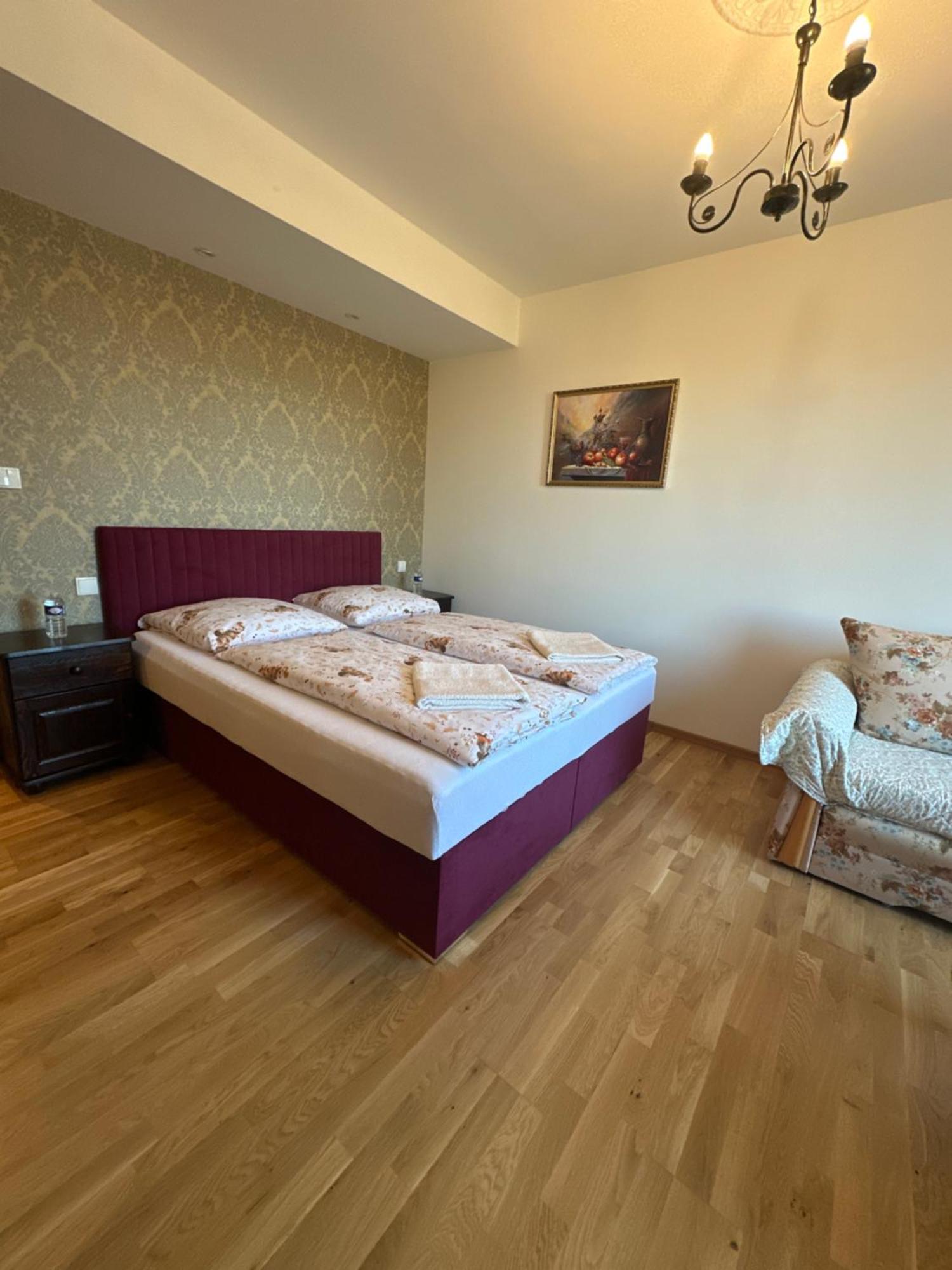 Bynovecky Zamecek Hotel Ngoại thất bức ảnh