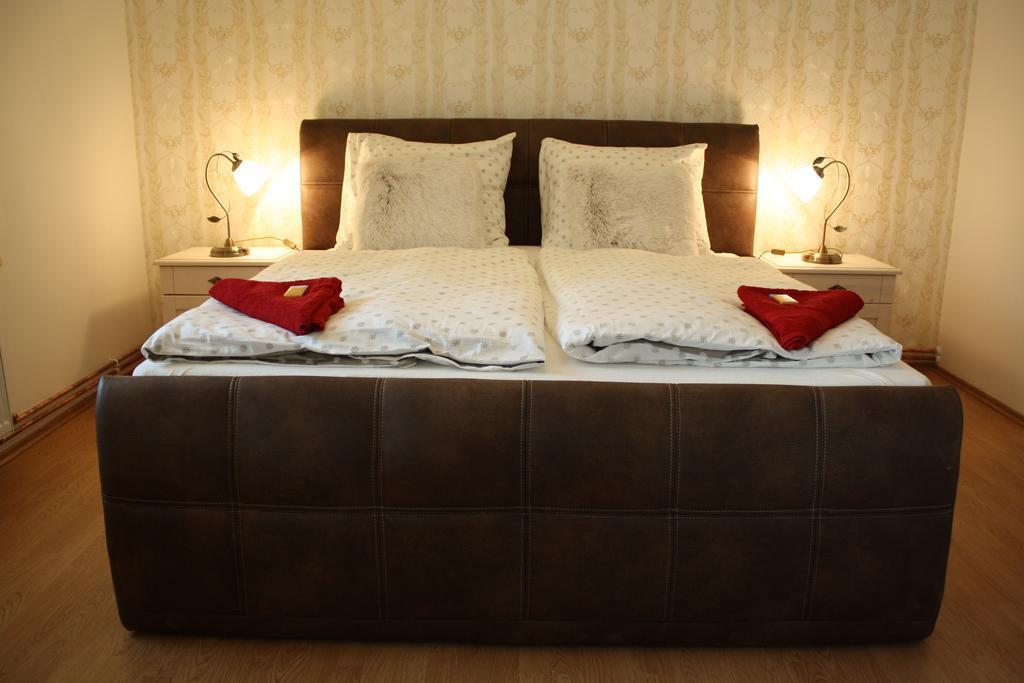 Bynovecky Zamecek Hotel Ngoại thất bức ảnh
