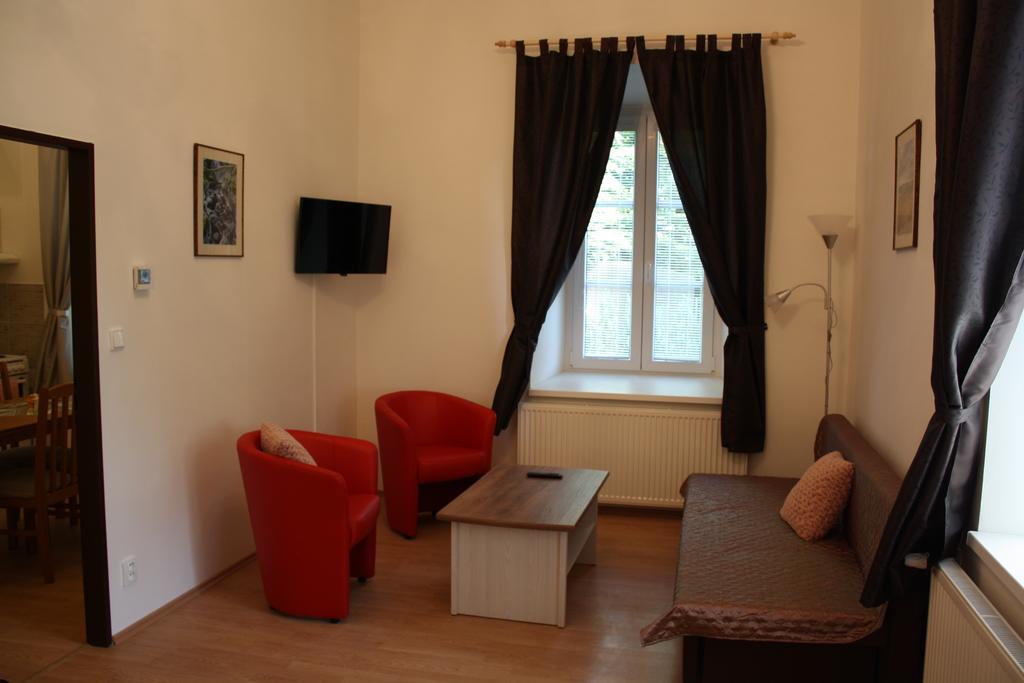 Bynovecky Zamecek Hotel Ngoại thất bức ảnh