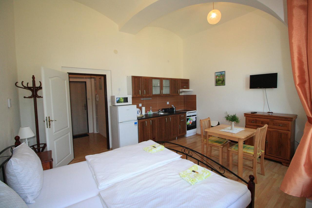 Bynovecky Zamecek Hotel Ngoại thất bức ảnh