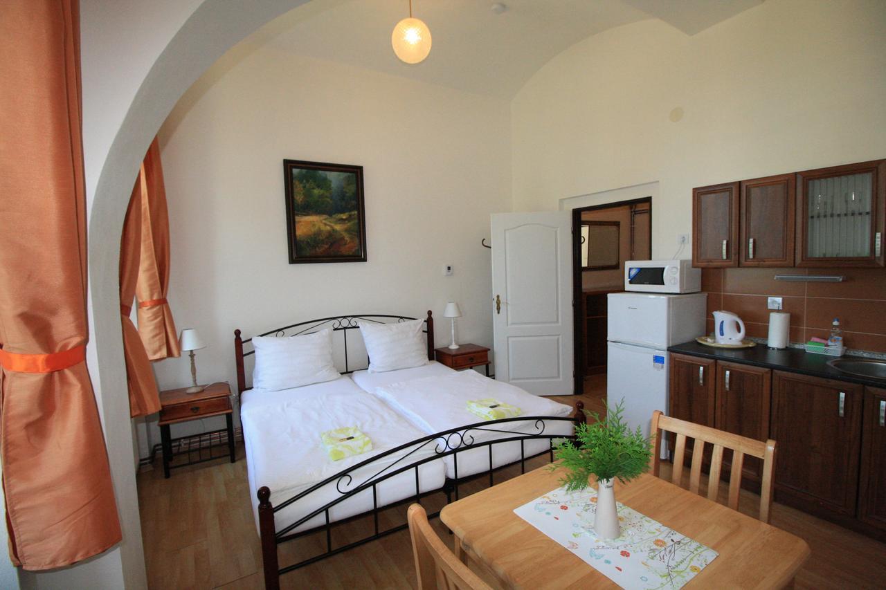 Bynovecky Zamecek Hotel Ngoại thất bức ảnh