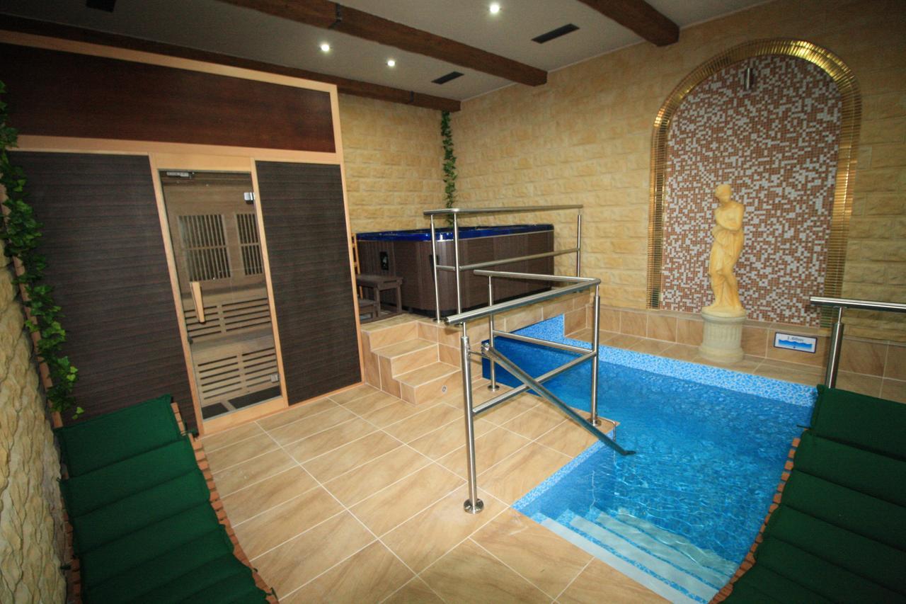 Bynovecky Zamecek Hotel Ngoại thất bức ảnh