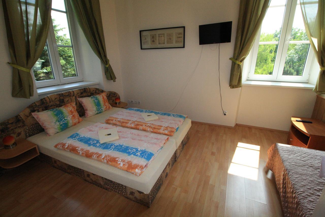 Bynovecky Zamecek Hotel Ngoại thất bức ảnh