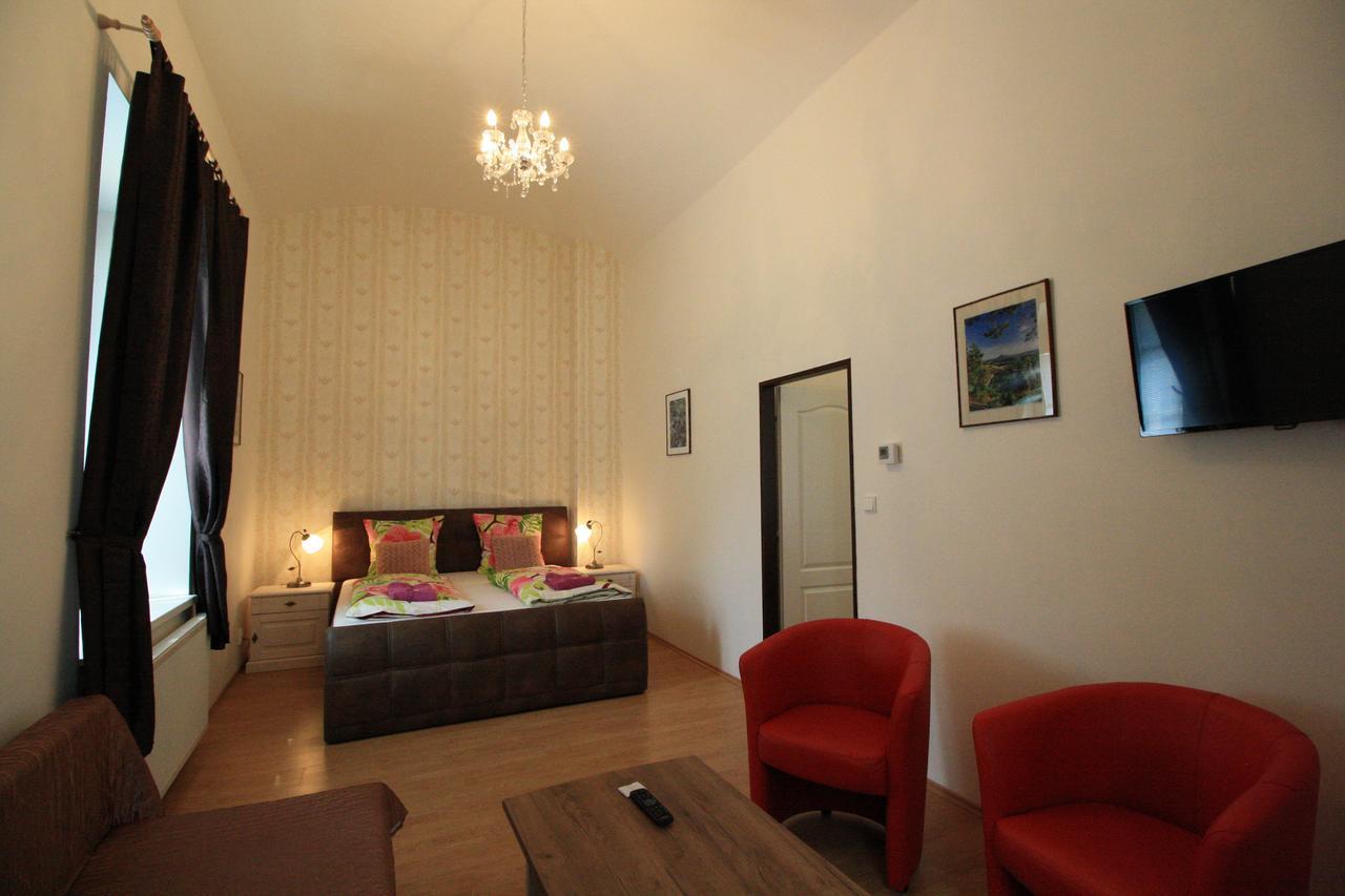 Bynovecky Zamecek Hotel Ngoại thất bức ảnh