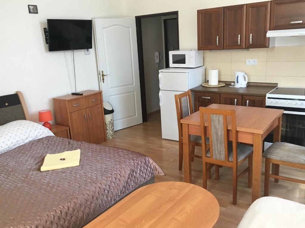 Bynovecky Zamecek Hotel Ngoại thất bức ảnh